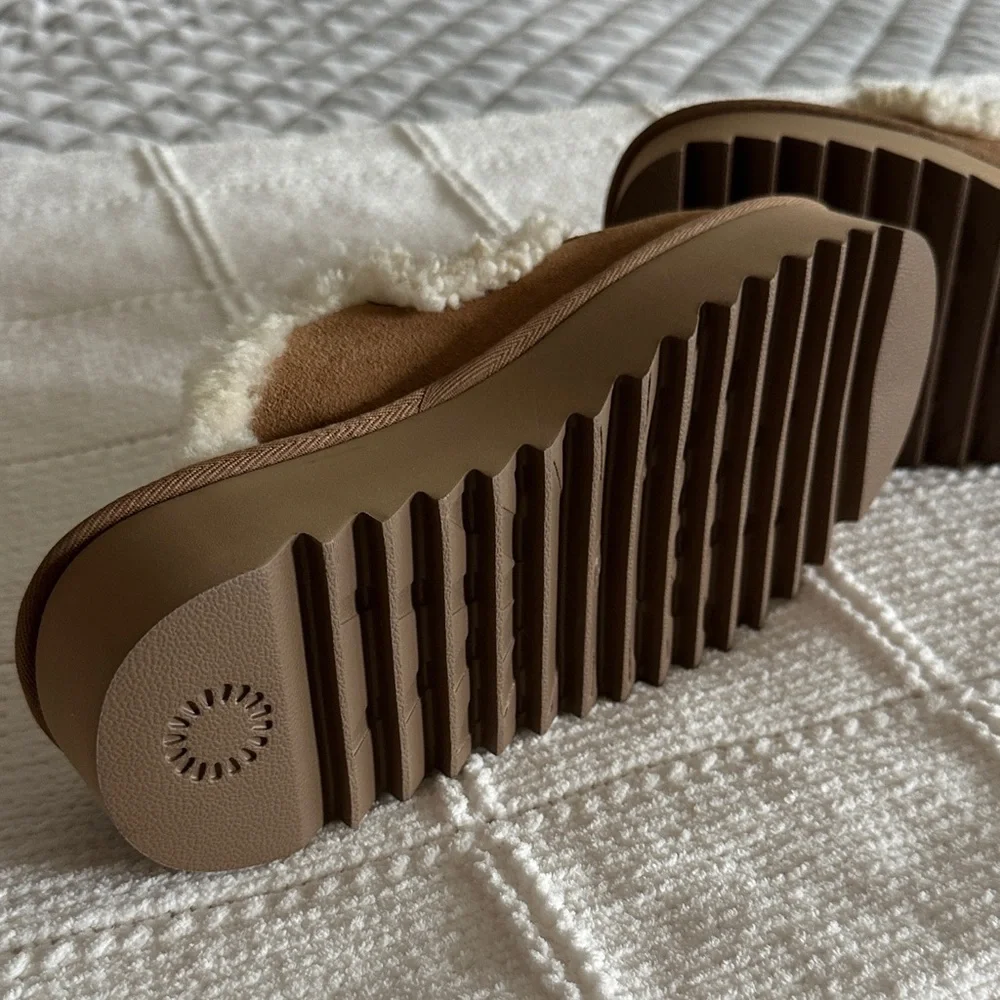 🌿 UGG Slipper/Shoes. NWT. - Picture 6 of 15